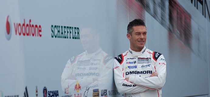 Lotterer shows off his new colours