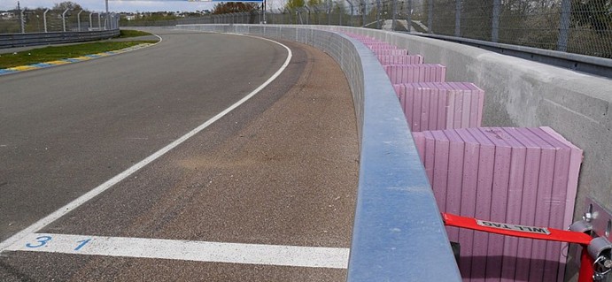 Improved safety measures installed at the Porsche Curves