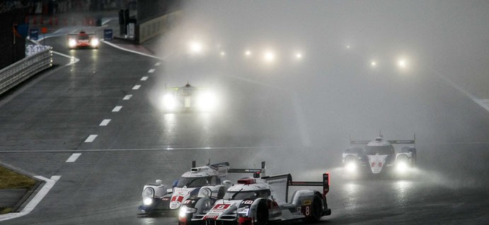 Fuji : Porsche en tête à mi-course d'une épreuve à rebondissements
