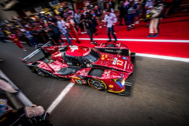 Mathéo Tuscher de Rebellion Racing à la découverte du circuit du Mans