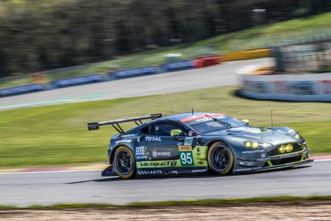 Arrêt au stand Aston Martin Racing : Dans le regard d’un mécanicien (vidéo)