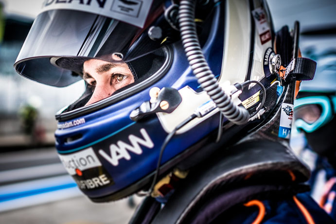 Un titre pour Jonny Adam !