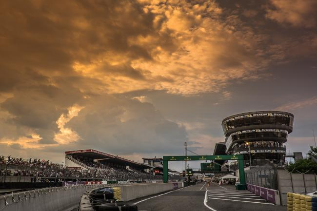 REGARDS SUR LES 24 HEURES DU MANS - UNE COURSE ET DES CHIFFRES 3/4
