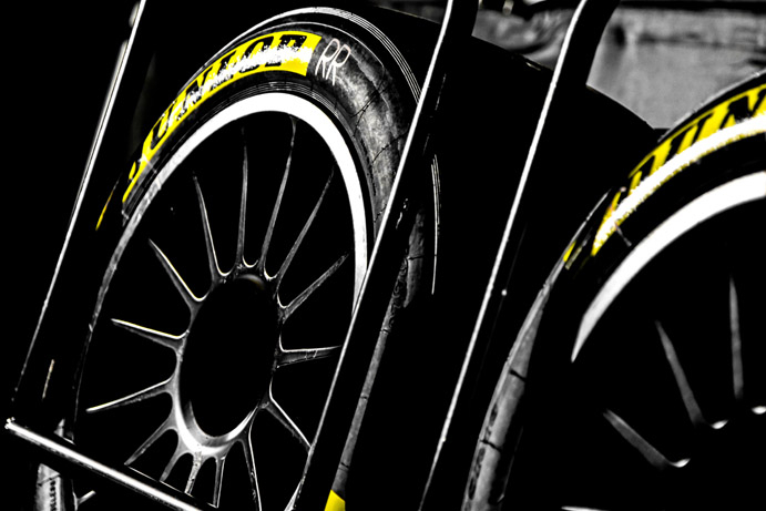 Dunlop Commissions Futurology Report  to launch the ‘Dunlop Future Race Car Challenge’ 