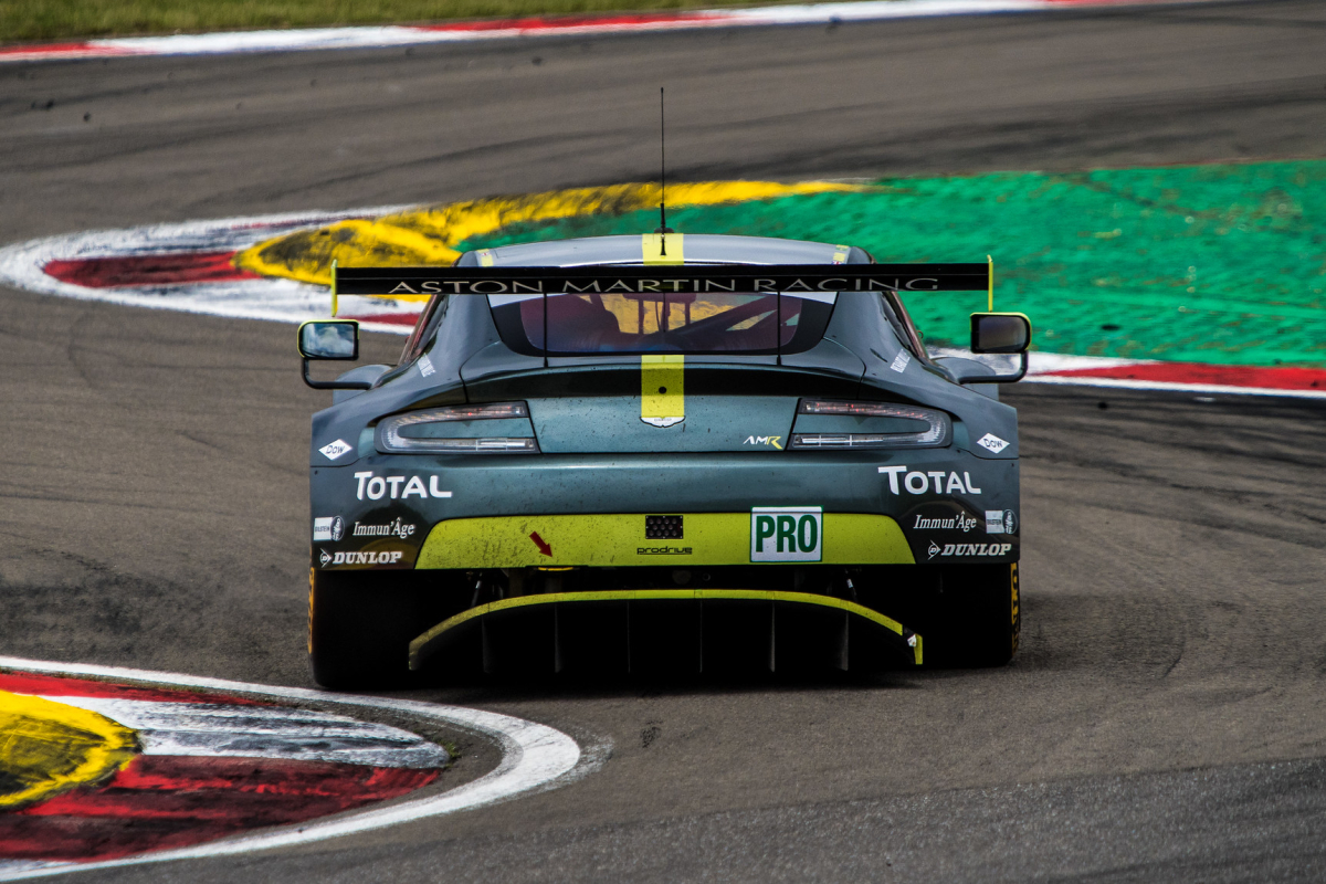 Aston Martin Vantage : cinq histoires pour un adieu