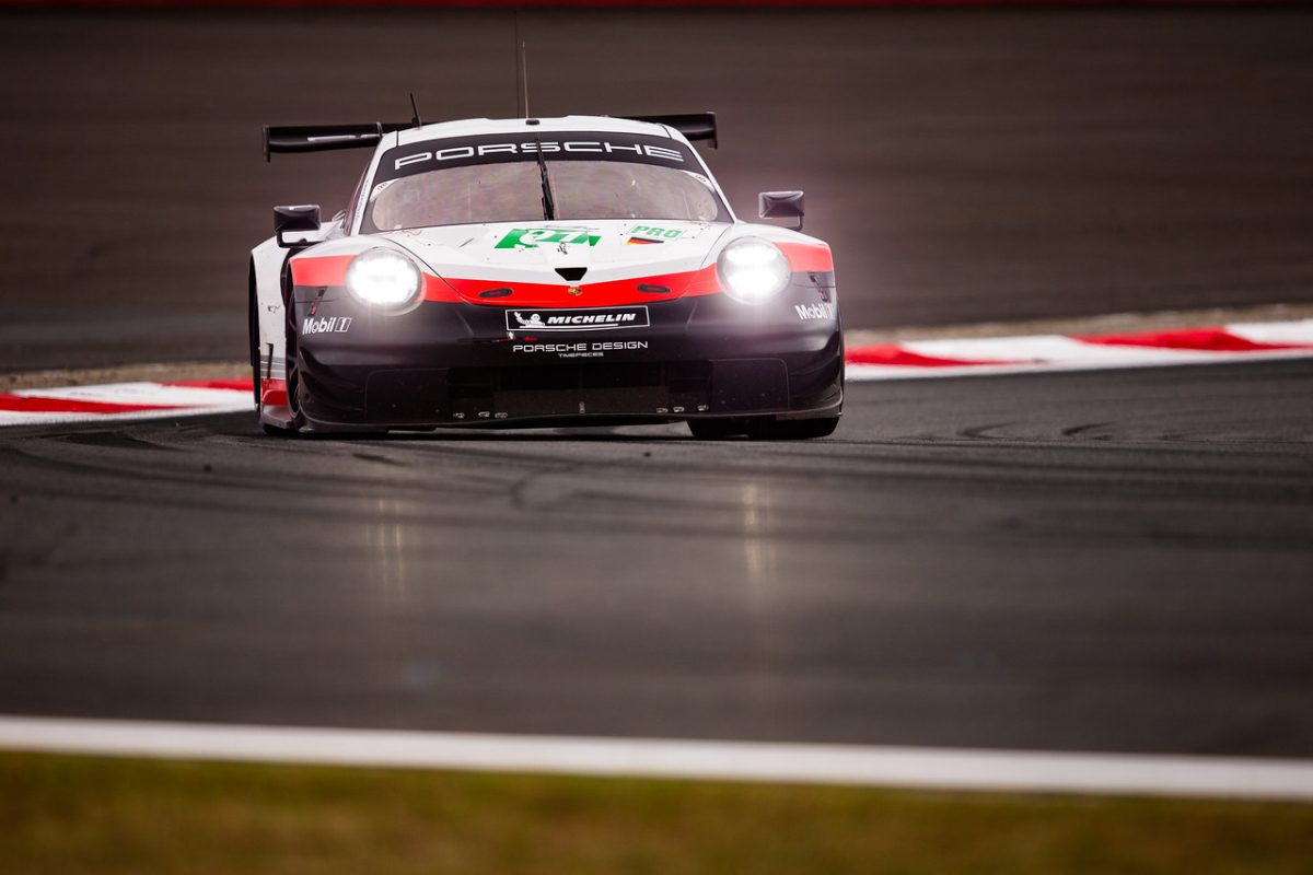 Kobayashi tops FP3; Porsche leads Ford in LMGTE PRO