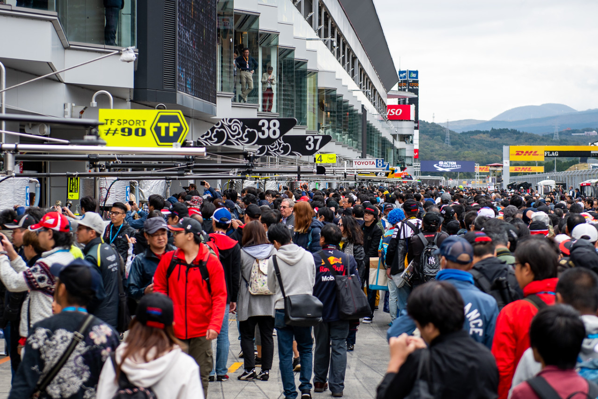 Fans flock to Fuji Pit Walk