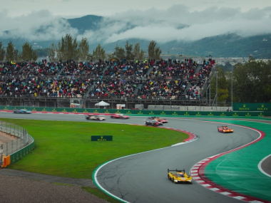 Postcards from race day 🎥🍿   Barcelona brought the autumnal vibes, but our 35-car grid certainly bro