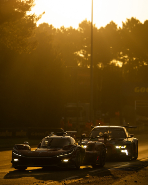 A golden sun rise for the 94th edition ✨ When day breaks at the @24heuresdumans, it’s a beautiful be