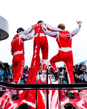 Lapping up a monumental victory! 🤩 From the first lap to the last, the #8 @toyotaracing crew @sebast