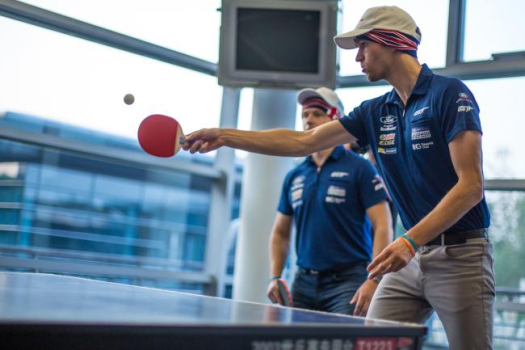 Les vedettes du WEC s'affrontent au ping-pong