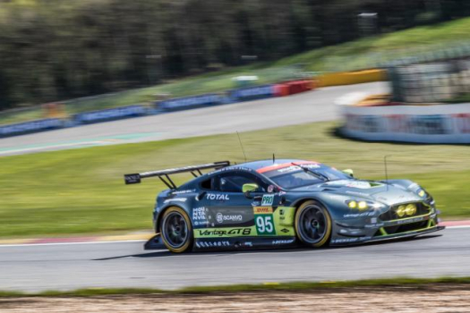 Arrêt au stand Aston Martin Racing : Dans le regard d’un mécanicien (vidéo)