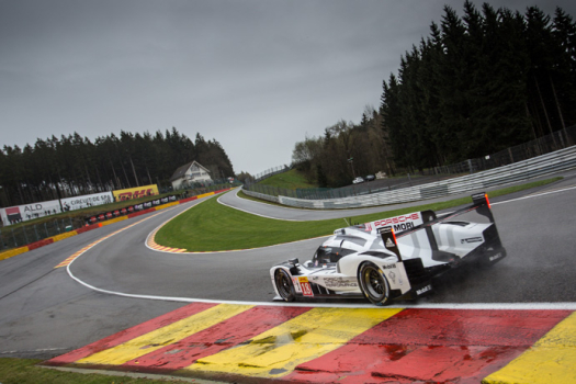 Porsche mène une première séance interrompue par la pluie