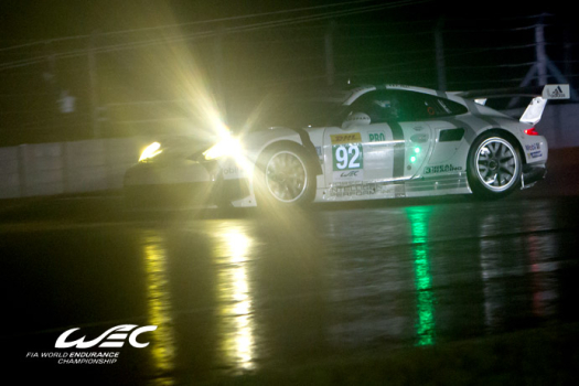Porsche et Aston Martin se défendent sous la pluie