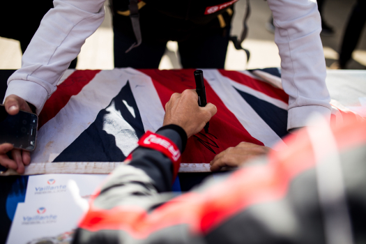 Les (très) nombreux fans à la rencontre des stars du WEC