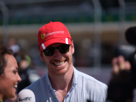 Michael Fassbender, invité d’honneur des 24 Heures du Mans!