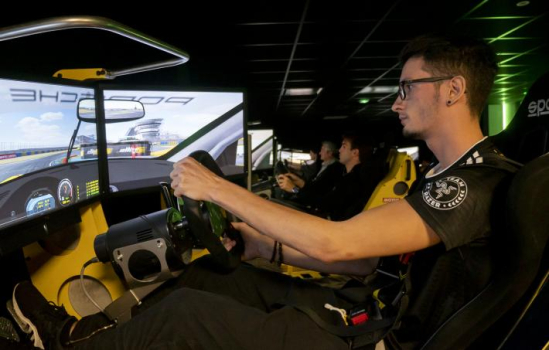 Quand les pilotes des 24 Heures du Mans affrontent un e-gamer professionnel sur simulateur