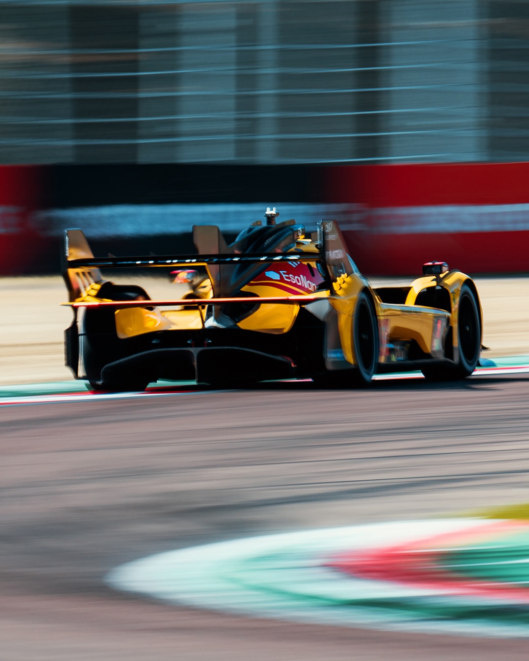 Now THAT is how you start a race weekend 😍 First day of track action wrapped up, now onto FP3 and qu